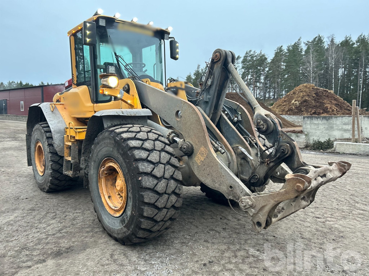 Volvo L110F - Колесен товарач: снимка 3 Volvo L110F - Колесен товарач: снимка 3