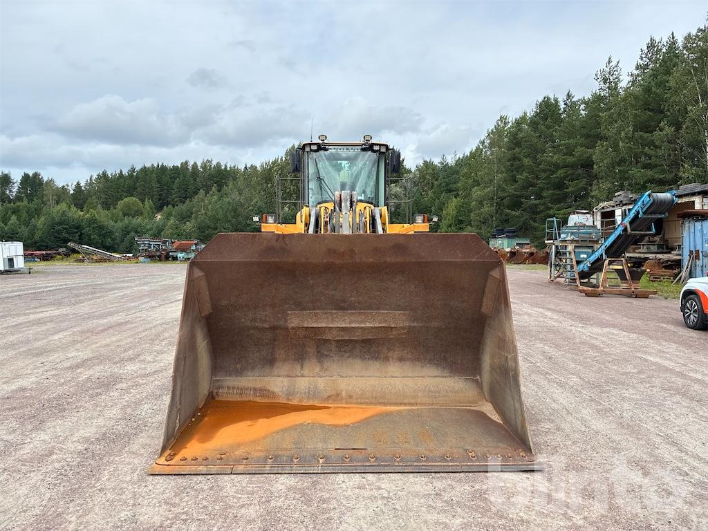 Volvo L220F - Колесен товарач: снимка 2 Volvo L220F - Колесен товарач: снимка 2