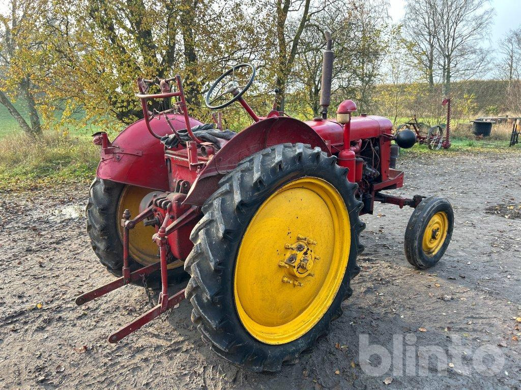ZETOR 225 T25K - Трактор: снимка 5 ZETOR 225 T25K - Трактор: снимка 5