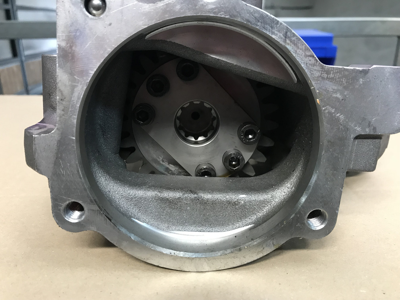 CARCASSA RIDUTTORE ASSEMBLAGGIO POMPA CARBURANTE ALTA PRESSIONE MAN 51385075020 - Горивна помпа за Камион: снимка 4 CARCASSA RIDUTTORE ASSEMBLAGGIO POMPA CARBURANTE ALTA PRESSIONE MAN 51385075020 - Горивна помпа за Камион: снимка 4