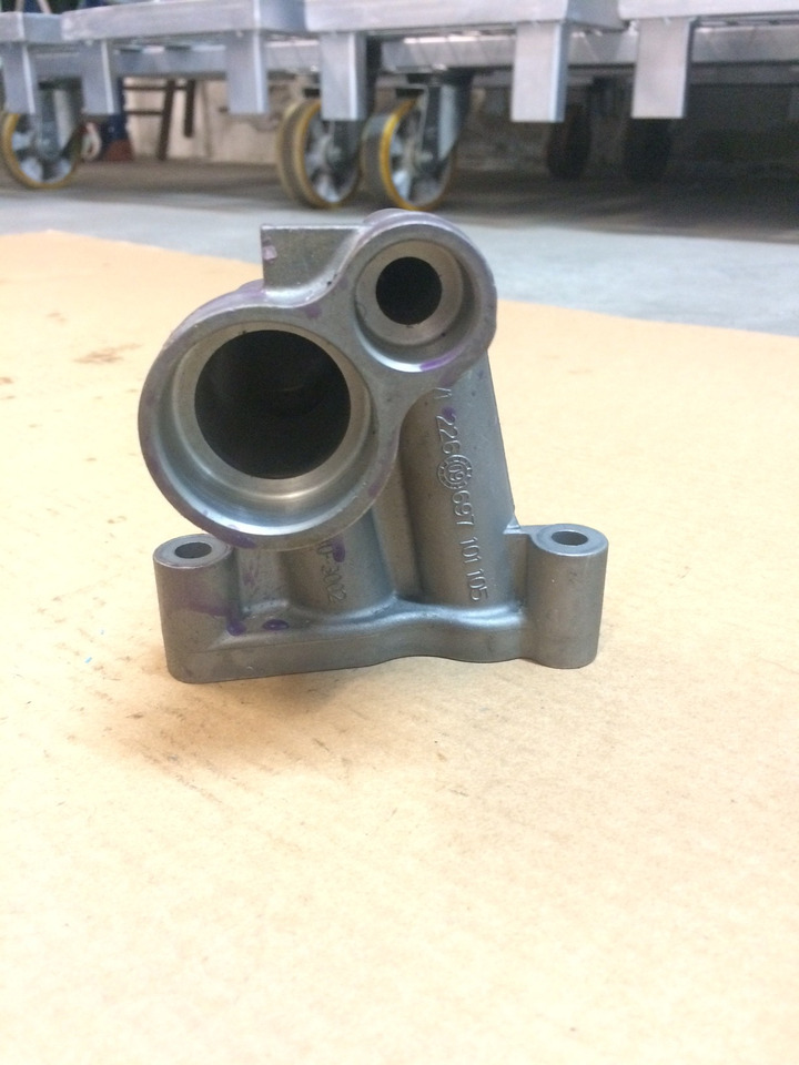 FLANGIA DI COLLEGAMENTO MODULO OLIO MAN 51054406000 - Двигател и части за Камион: снимка 4 FLANGIA DI COLLEGAMENTO MODULO OLIO MAN 51054406000 - Двигател и части за Камион: снимка 4