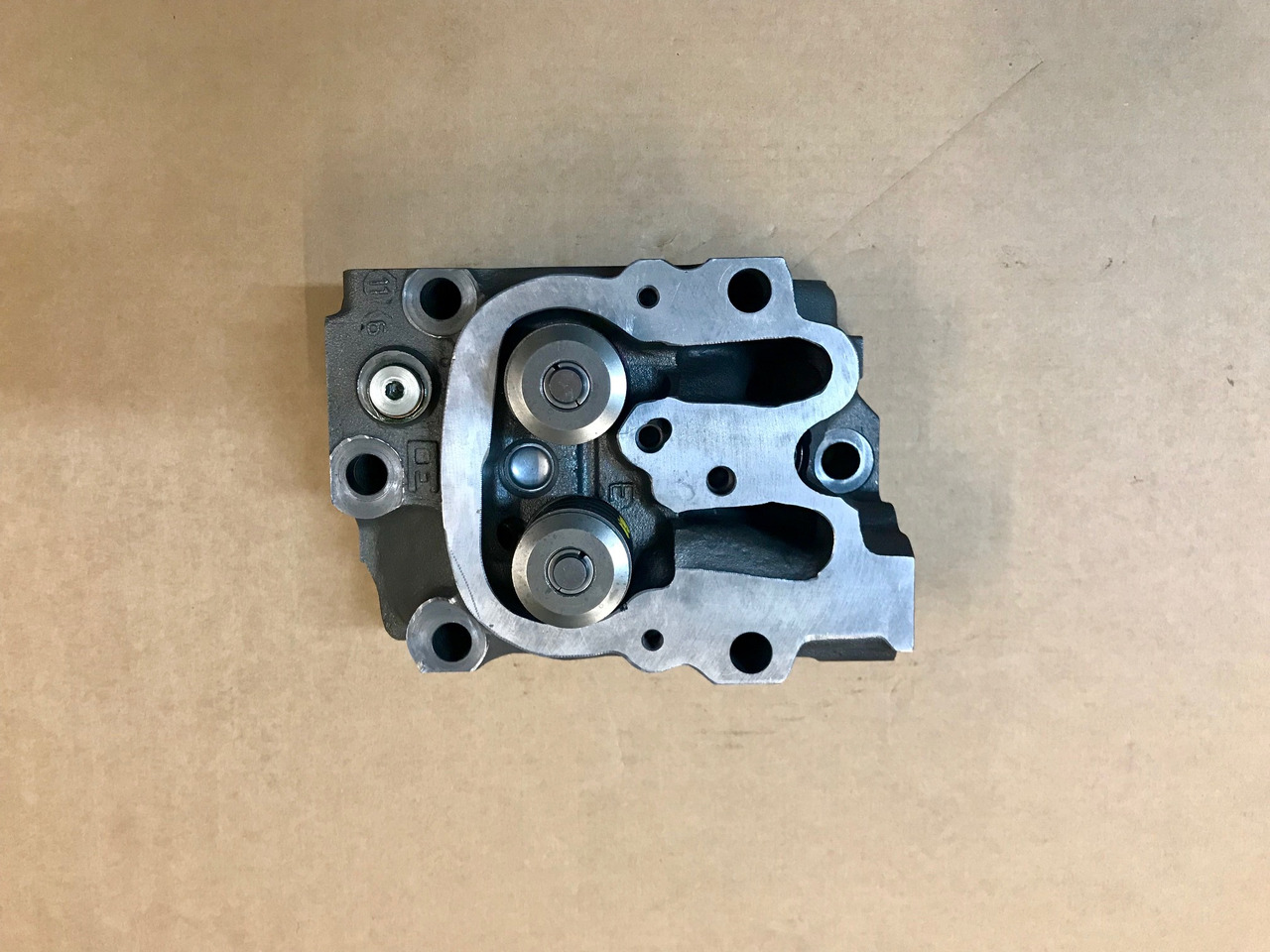 TESTATA MAN D28 - 2 VALVOLE PER CILINDRO - RIF. MAN 51031016773 / 51031016774 - Глава на блока: снимка 1 TESTATA MAN D28 - 2 VALVOLE PER CILINDRO - RIF. MAN 51031016773 / 51031016774 - Глава на блока: снимка 1