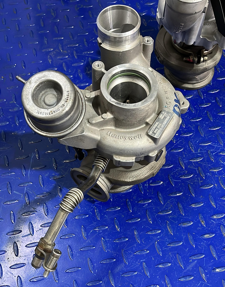 BMW Turbocharger S63N/R 4.4L V8 7849045+7849044 (SET) - Турбина: снимка 3 BMW Turbocharger S63N/R 4.4L V8 7849045+7849044 (SET) - Турбина: снимка 3