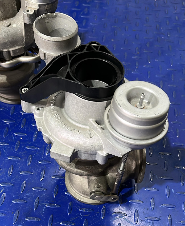 BMW Turbocharger S63N/R 4.4L V8 7849045+7849044 (SET) - Турбина: снимка 4 BMW Turbocharger S63N/R 4.4L V8 7849045+7849044 (SET) - Турбина: снимка 4
