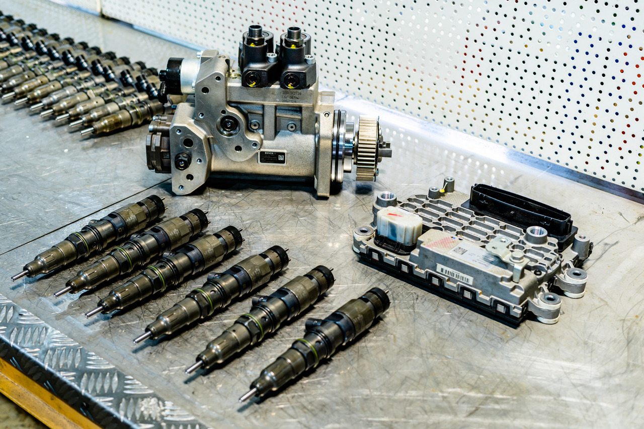 Injectors Detroit Diesel DD15 A4710700887 0445120386 - Инжектор за Камион: снимка 1 Injectors Detroit Diesel DD15 A4710700887 0445120386 - Инжектор за Камион: снимка 1