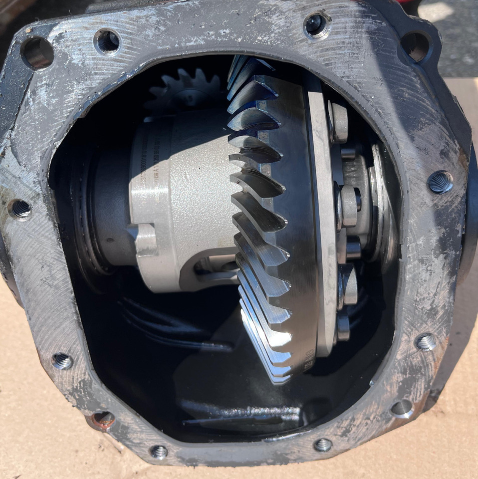 MERCEDES-BENZ E-Class Rear Differential W213 A2133503808 - Диференциал: снимка 2 MERCEDES-BENZ E-Class Rear Differential W213 A2133503808 - Диференциал: снимка 2