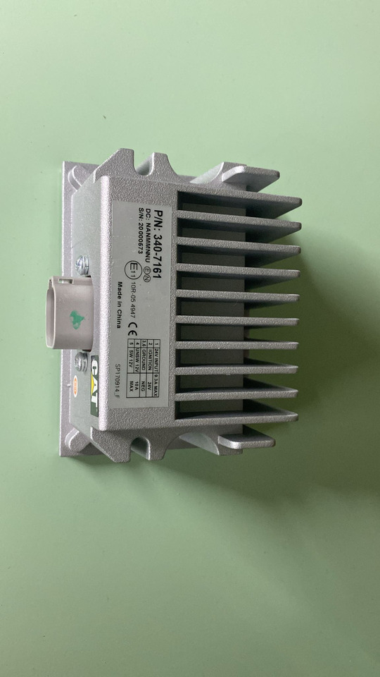 CATERPILLAR 340-7161: 24 Volt to 12 Volt Power Converter - Резервни части за Багер: снимка 3 CATERPILLAR 340-7161: 24 Volt to 12 Volt Power Converter - Резервни части за Багер: снимка 3