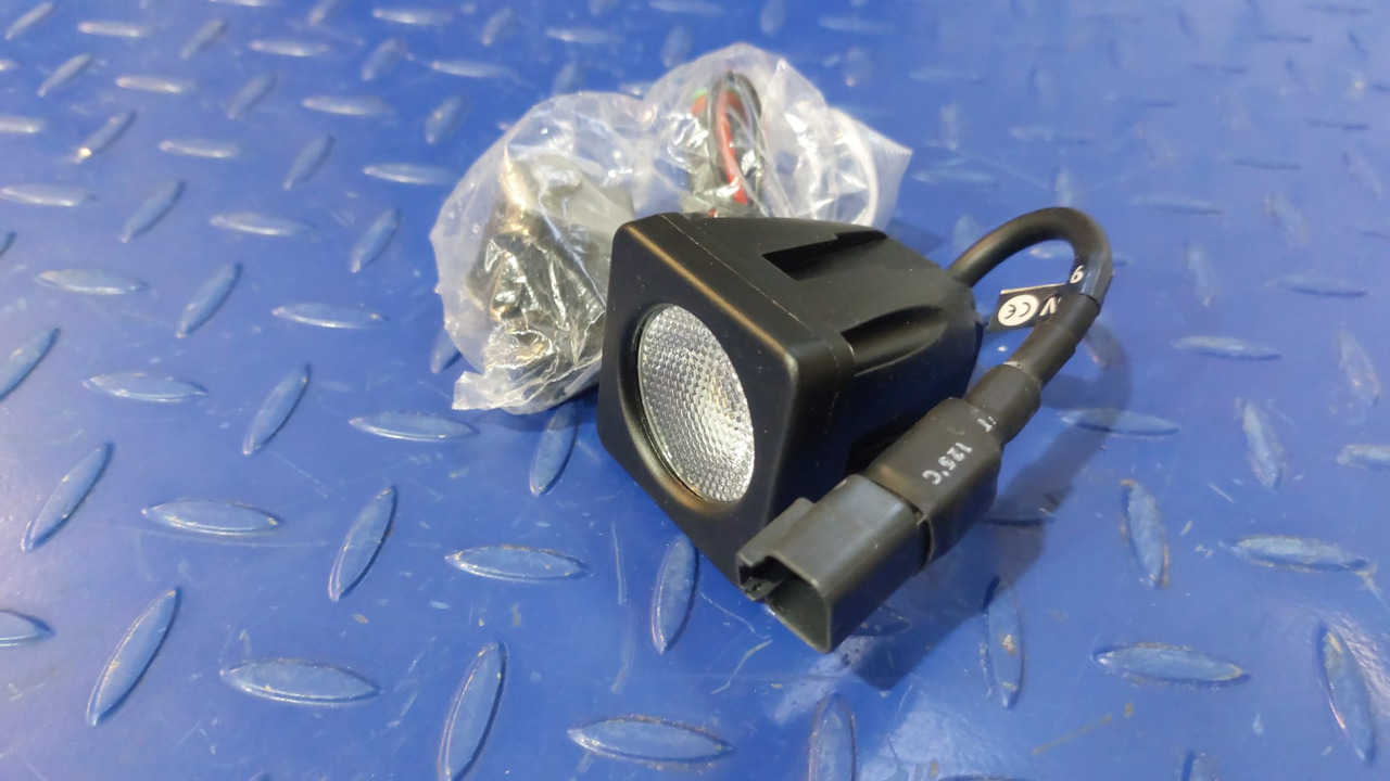 WELDEX-1040S Far lumina de lucru - Преден фар за Строителна техника: снимка 1 WELDEX-1040S Far lumina de lucru - Преден фар за Строителна техника: снимка 1