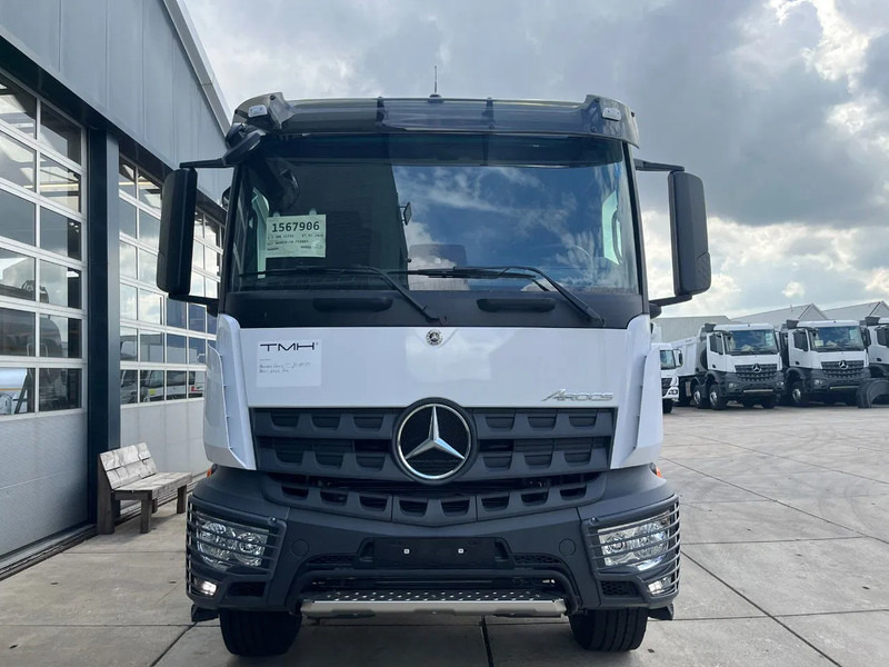 Mercedes-Benz Arocs 4040 6x6 Water Tank Truck - Камион цистерна: снимка 5 Mercedes-Benz Arocs 4040 6x6 Water Tank Truck - Камион цистерна: снимка 5