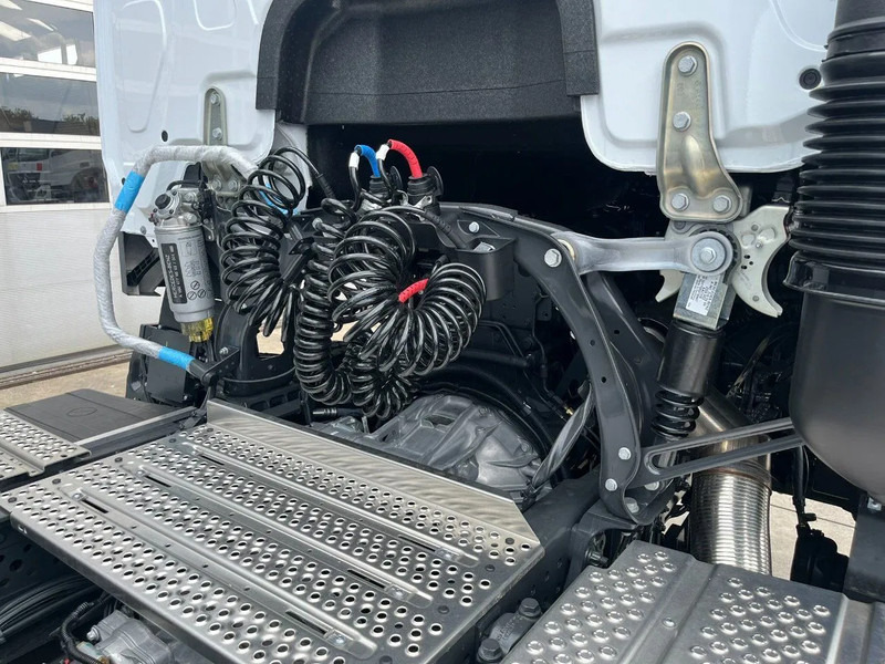 Лизинг на Mercedes-Benz Actros 3348 S 6x4 Tractor Head Mercedes-Benz Actros 3348 S 6x4 Tractor Head: снимка 16