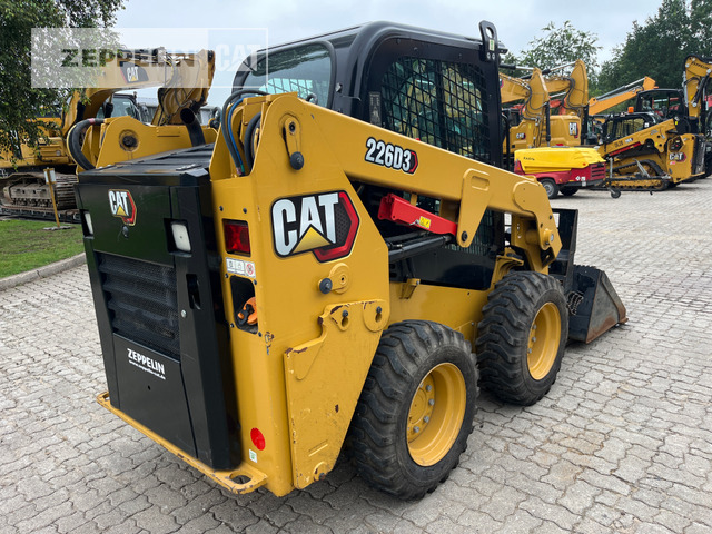Cat 226D - Мини челен товарач: снимка 3 Cat 226D - Мини челен товарач: снимка 3