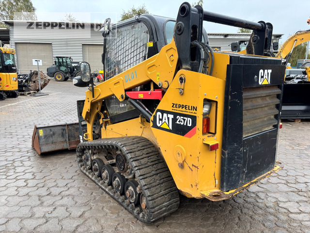 Cat 257D - Мини челен товарач: снимка 4 Cat 257D - Мини челен товарач: снимка 4