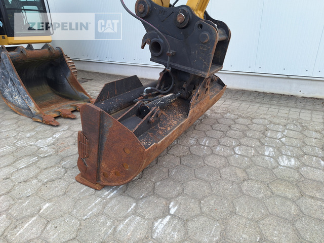 Верижен багер Cat 320GC: снимка 10