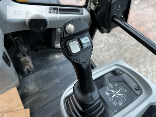 Колесен товарач Cat 907M: снимка 25