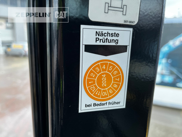 Колесен товарач Cat 907M: снимка 29