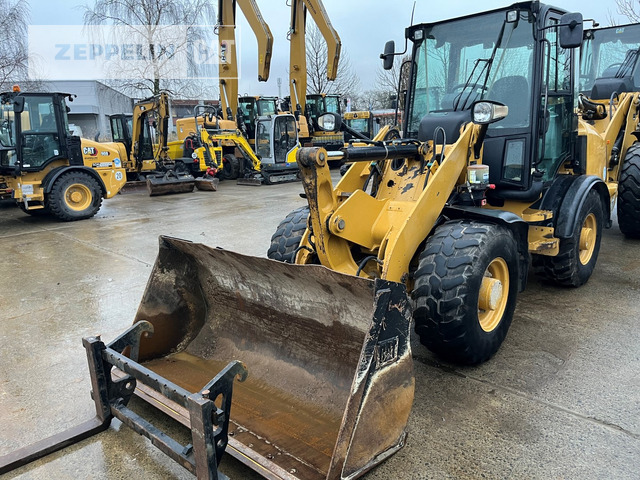 Cat 907M - Колесен товарач: снимка 1 Cat 907M - Колесен товарач: снимка 1