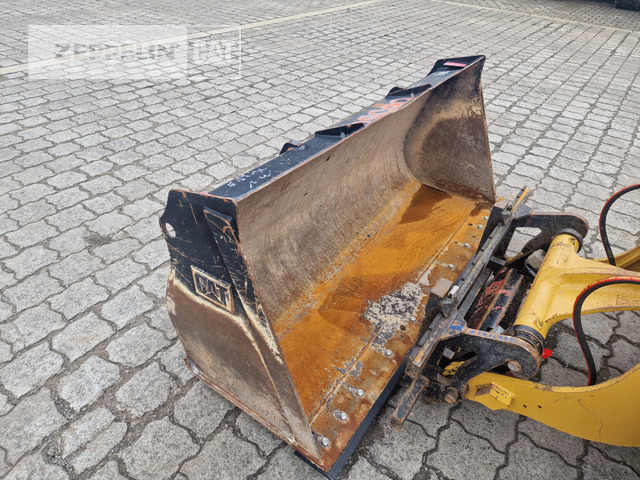 Колесен товарач Cat 907M: снимка 10