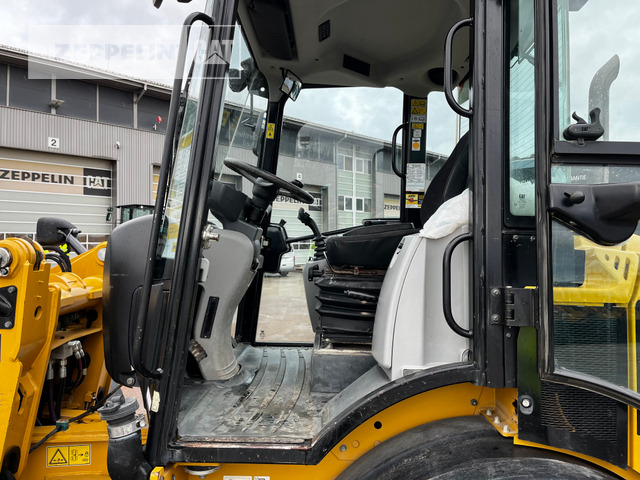 Колесен товарач Cat 907M: снимка 22