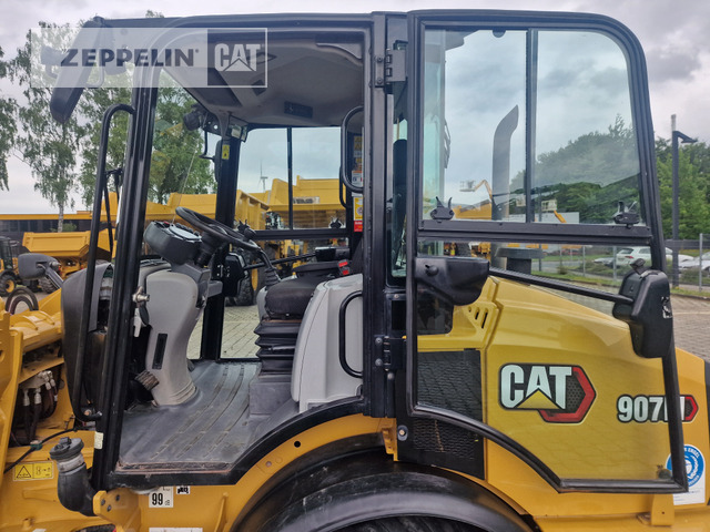Колесен товарач Cat 907M: снимка 23