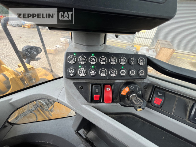Колесен товарач Cat 926M: снимка 40