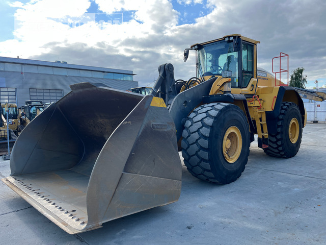 Volvo L220H - Колесен товарач: снимка 1 Volvo L220H - Колесен товарач: снимка 1