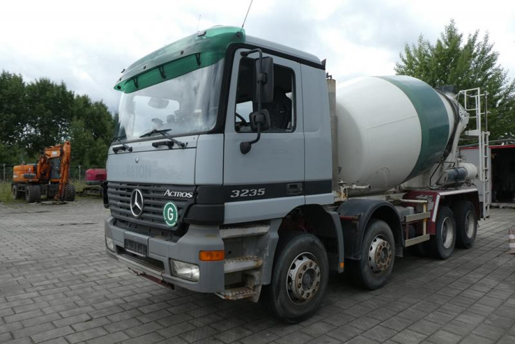 Камион MERCEDES-BENZ Actros 3235 B 8x4 Betonmischer Stetter 9m³ -Deutsch: снимка 8 Камион MERCEDES-BENZ Actros 3235 B 8x4 Betonmischer Stetter 9m³ -Deutsch: снимка 8