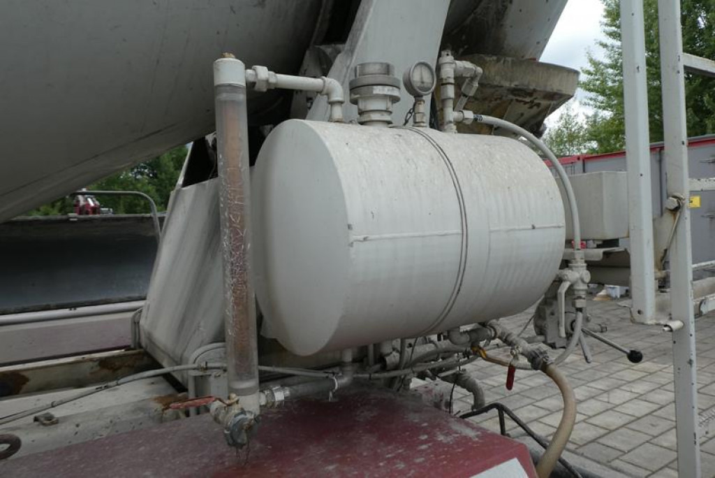 Камион MERCEDES-BENZ Actros 3235 B 8x4 Betonmischer Stetter 9m³ -Deutsch: снимка 12 Камион MERCEDES-BENZ Actros 3235 B 8x4 Betonmischer Stetter 9m³ -Deutsch: снимка 12