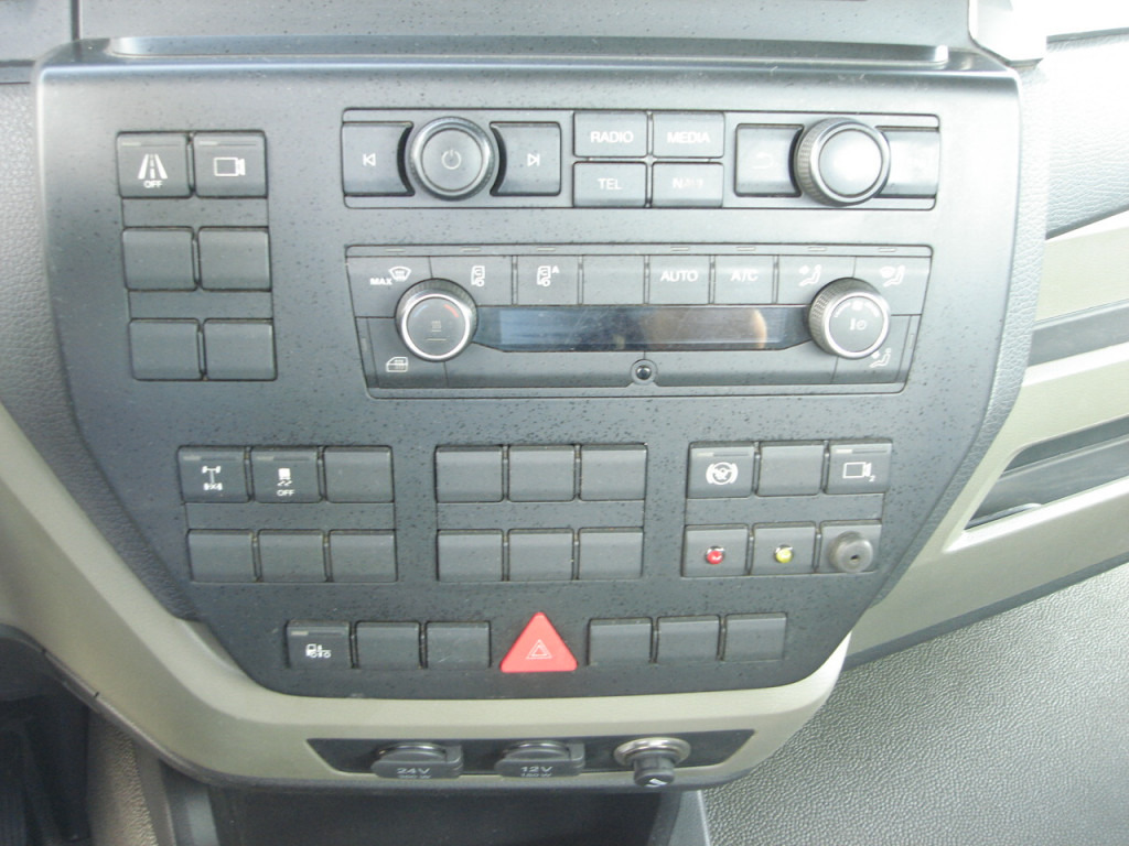 MAN TG-M 15.250 BL Abrollkipper - Мултилифт с кука камион: снимка 4 MAN TG-M 15.250 BL Abrollkipper - Мултилифт с кука камион: снимка 4