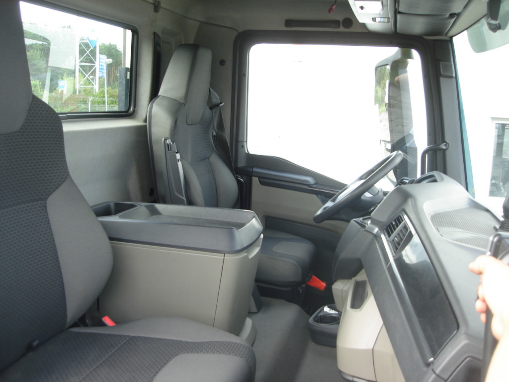 MAN TG-M 15.250 BL Abrollkipper - Мултилифт с кука камион: снимка 2 MAN TG-M 15.250 BL Abrollkipper - Мултилифт с кука камион: снимка 2