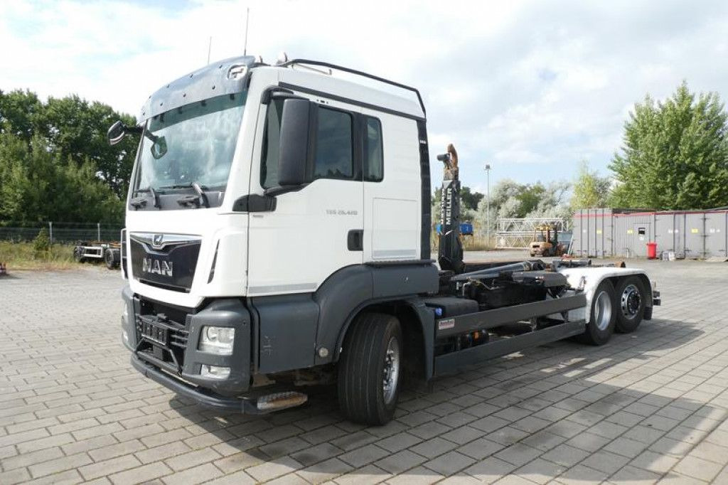 MAN TG-S 26.420/6x2 Abrollkipper - Мултилифт с кука камион: снимка 2 MAN TG-S 26.420/6x2 Abrollkipper - Мултилифт с кука камион: снимка 2