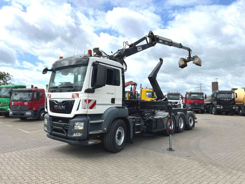 MAN TG-S 35.480 8x4 BL Abrollkipper mit Kran Penz-15 - Камион с кран: снимка 3 MAN TG-S 35.480 8x4 BL Abrollkipper mit Kran Penz-15 - Камион с кран: снимка 3