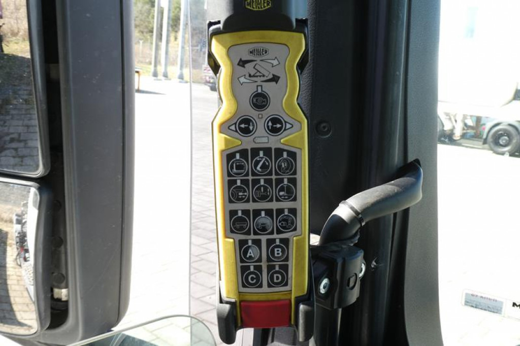 MAN TG-S 35.480 8x4 BL Abrollkipper mit Kran Penz-15L9.80+Meiller RK 30.60L  Lenk-Lift Achse - Мултилифт с кука камион, Камион с кран: снимка 3 MAN TG-S 35.480 8x4 BL Abrollkipper mit Kran Penz-15L9.80+Meiller RK 30.60L  Lenk-Lift Achse - Мултилифт с кука камион, Камион с кран: снимка 3