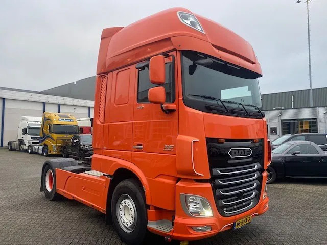 DAF XF 460 super space cab , euro 6, showtruck - Влекач: снимка 2 DAF XF 460 super space cab , euro 6, showtruck - Влекач: снимка 2