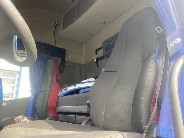 Влекач Volvo FH 13.460 XL cabine, euro 6 , full spoilered, smart tacho , new clutch ,beauty.....: снимка 7