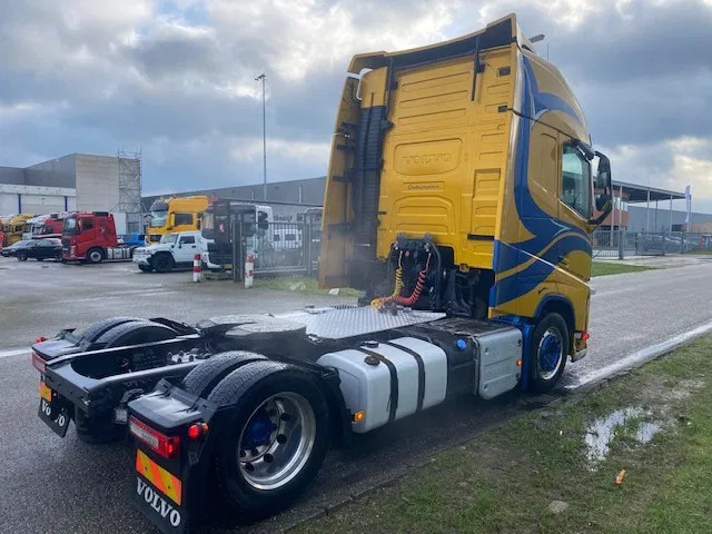 Volvo FH 13.460 trekker, met XL cabine, special paint en incl parc cool, fridge, - Влекач: снимка 4 Volvo FH 13.460 trekker, met XL cabine, special paint en incl parc cool, fridge, - Влекач: снимка 4