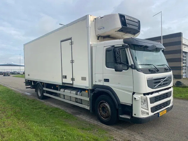 Volvo FM 330 koel vries 2 temperaturen ,CARRIER,met tussenwand, zijdeur en laadklep - Рефрижератор камион: снимка 2 Volvo FM 330 koel vries 2 temperaturen ,CARRIER,met tussenwand, zijdeur en laadklep - Рефрижератор камион: снимка 2