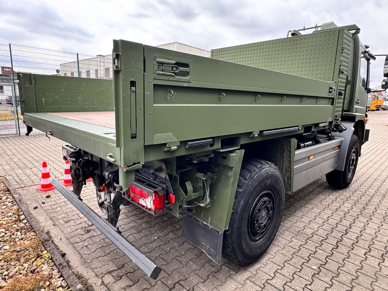 Mercedes-Benz 1018 Atego 4x4 Allrad Miltär Camper Expedition - Контейнеровоз/ Сменна каросерия камион: снимка 4 Mercedes-Benz 1018 Atego 4x4 Allrad Miltär Camper Expedition - Контейнеровоз/ Сменна каросерия камион: снимка 4