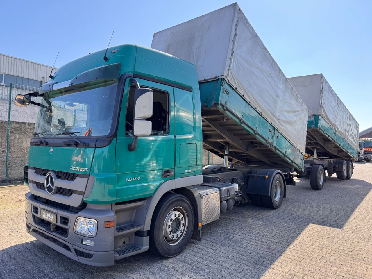 Mercedes-Benz 1844 Actros MP3 3-SeitenKipper Getreide Pritsche - Самосвал камион: снимка 4 Mercedes-Benz 1844 Actros MP3 3-SeitenKipper Getreide Pritsche - Самосвал камион: снимка 4