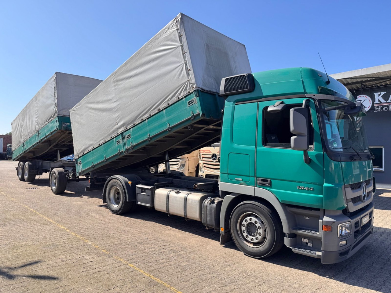 Mercedes-Benz 1844 Actros MP3 3-SeitenKipper Getreide Pritsche - Самосвал камион: снимка 1 Mercedes-Benz 1844 Actros MP3 3-SeitenKipper Getreide Pritsche - Самосвал камион: снимка 1