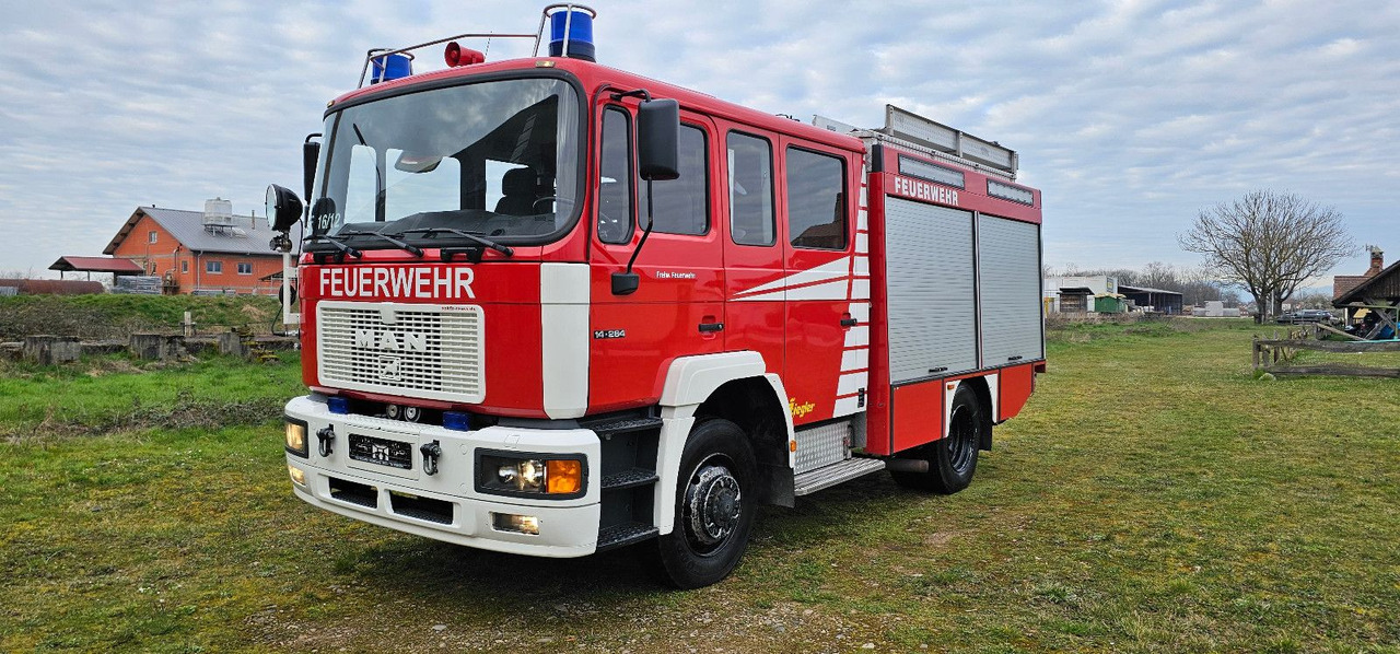 MAN Feuerwehr Löschfahrzeug 14.264 Autobomba - Камион: снимка 2 MAN Feuerwehr Löschfahrzeug 14.264 Autobomba - Камион: снимка 2