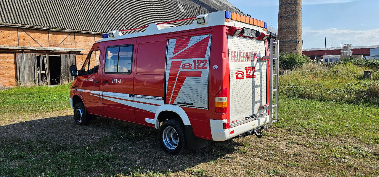 Mercedes-Benz Allrad Sprinter 416 Feuerwehr 4x4 VAN - Лекотоварен автомобил: снимка 4 Mercedes-Benz Allrad Sprinter 416 Feuerwehr 4x4 VAN - Лекотоварен автомобил: снимка 4