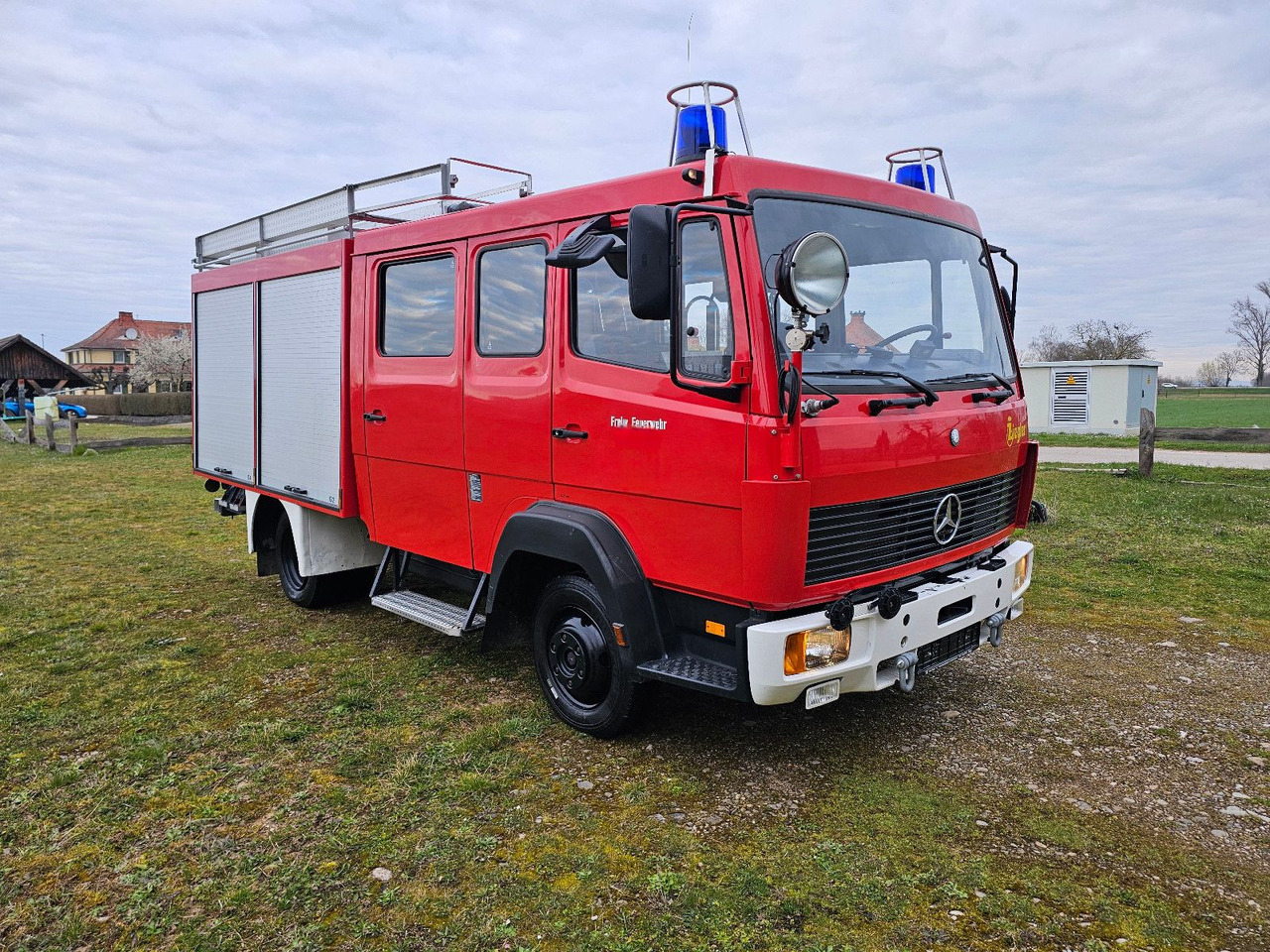 Mercedes-Benz Mautfrei Feuerwehr 814 Diff.Sperre Oldtimer - Пожарна кола: снимка 1 Mercedes-Benz Mautfrei Feuerwehr 814 Diff.Sperre Oldtimer - Пожарна кола: снимка 1