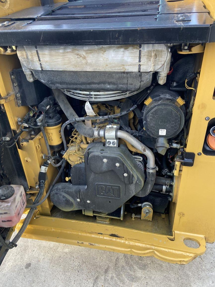 CAT 226 D3 (5867) - Мини челен товарач: снимка 5 CAT 226 D3 (5867) - Мини челен товарач: снимка 5