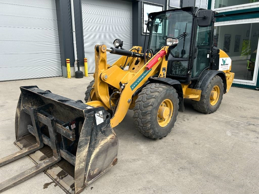 CAT 906 - Мини челен товарач: снимка 2 CAT 906 - Мини челен товарач: снимка 2