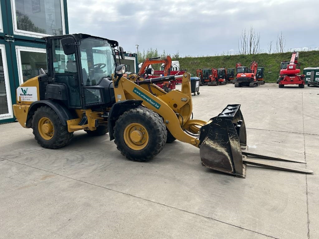 CAT 906 - Мини челен товарач: снимка 4 CAT 906 - Мини челен товарач: снимка 4