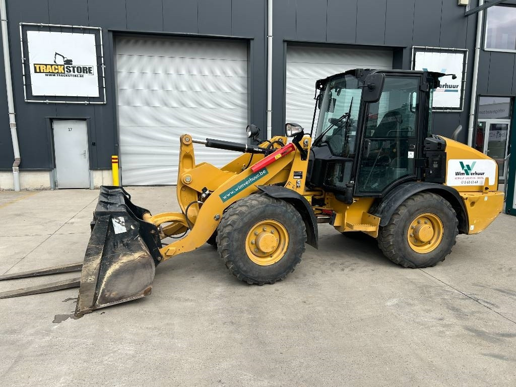CAT 906 - Мини челен товарач: снимка 1 CAT 906 - Мини челен товарач: снимка 1