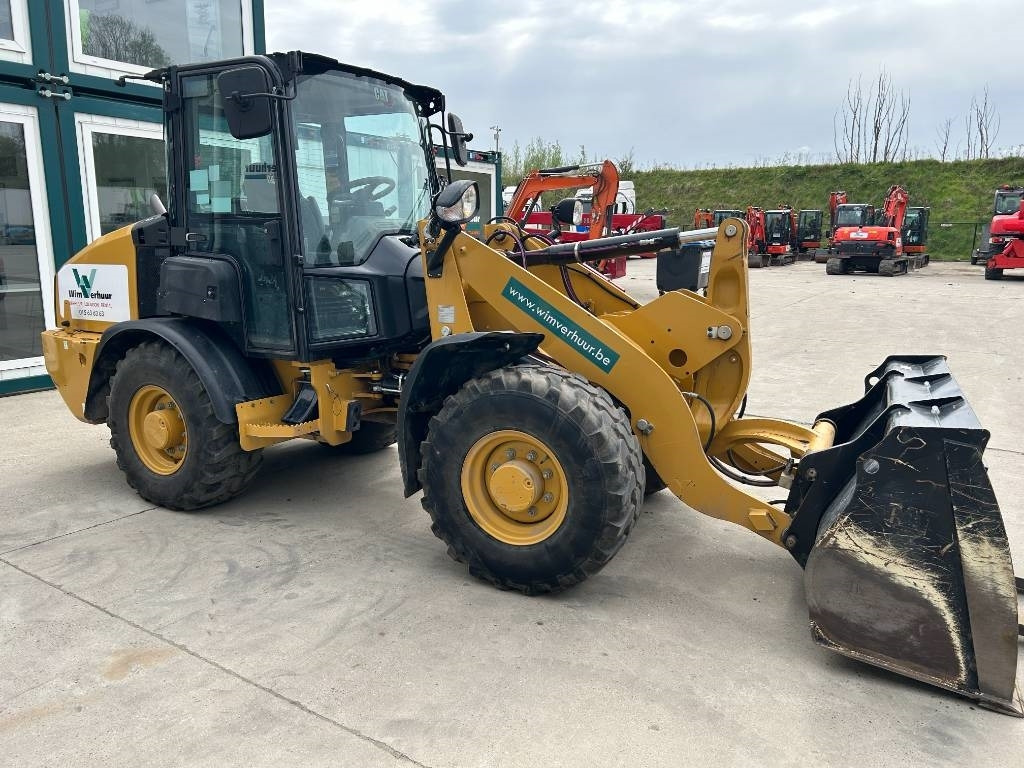CAT 906 - Мини челен товарач: снимка 5 CAT 906 - Мини челен товарач: снимка 5