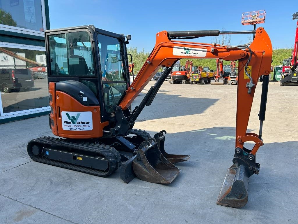Hitachi ZX 26 U-6 - Мини багер: снимка 5 Hitachi ZX 26 U-6 - Мини багер: снимка 5