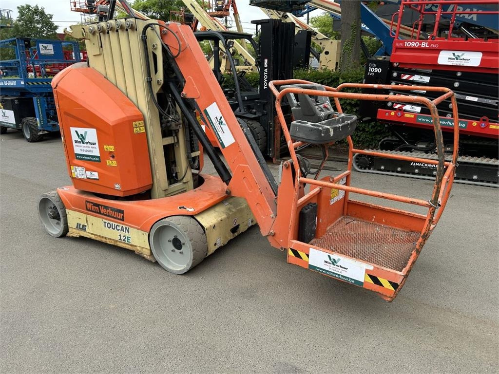 JLG Toucan 12E (1933) - Вертикална работна платформа: снимка 1 JLG Toucan 12E (1933) - Вертикална работна платформа: снимка 1
