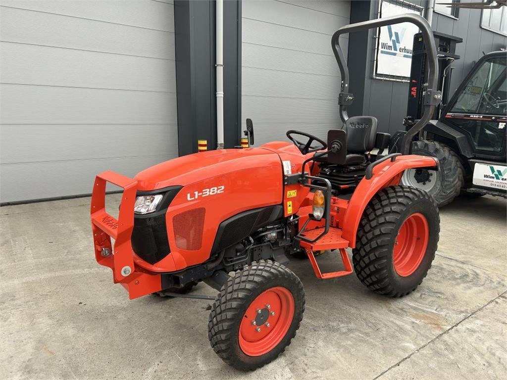 Kubota L1-382 (7325) - Трактор за комунални дейности: снимка 1 Kubota L1-382 (7325) - Трактор за комунални дейности: снимка 1